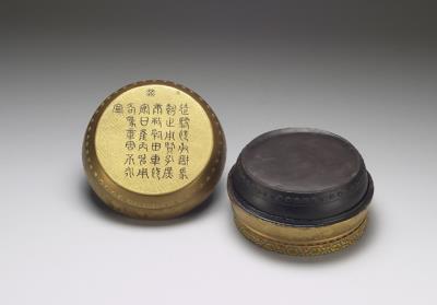 图片[2]-Drum-shaped inkstone with carved inscription and gold lacquer box, Qing dynasty, Qianlong reign (1736-1795)-China Archive